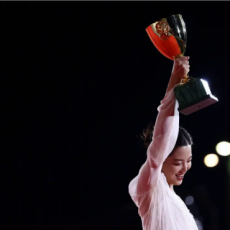 电影《日掛中天》总制片人马双：从“薄荷糖”到威尼斯，主创台前幕后都经历了什么？