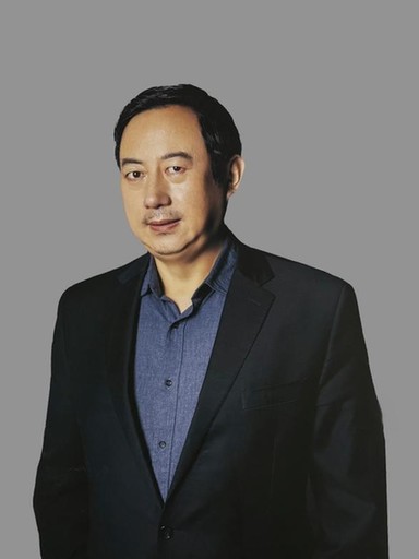 串联历史金线,以影像铸造时代精神的“阵地”——严从华与他的“革命三部曲”