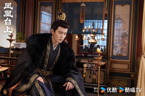 1 任嘉伦 饰 萧焕