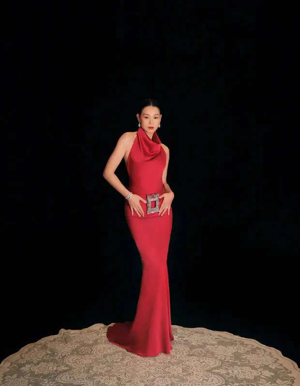 胡杏儿曲线曼妙。