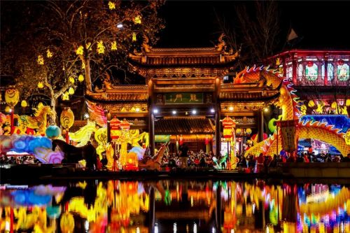 11.夜幕下的科举馆